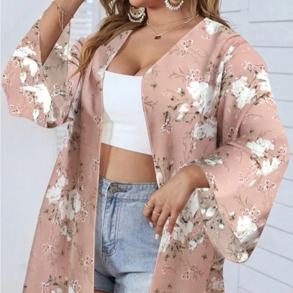 Floral & feminine chiffon kimono—this lightweight looker  goes w/SO much!